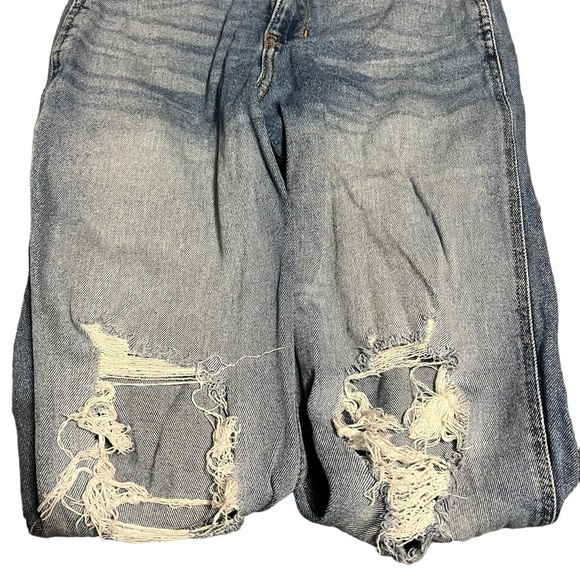 HOLLISTER Ultra High Rise Ripped Mom Jean - 5S - Picture 3 of 4